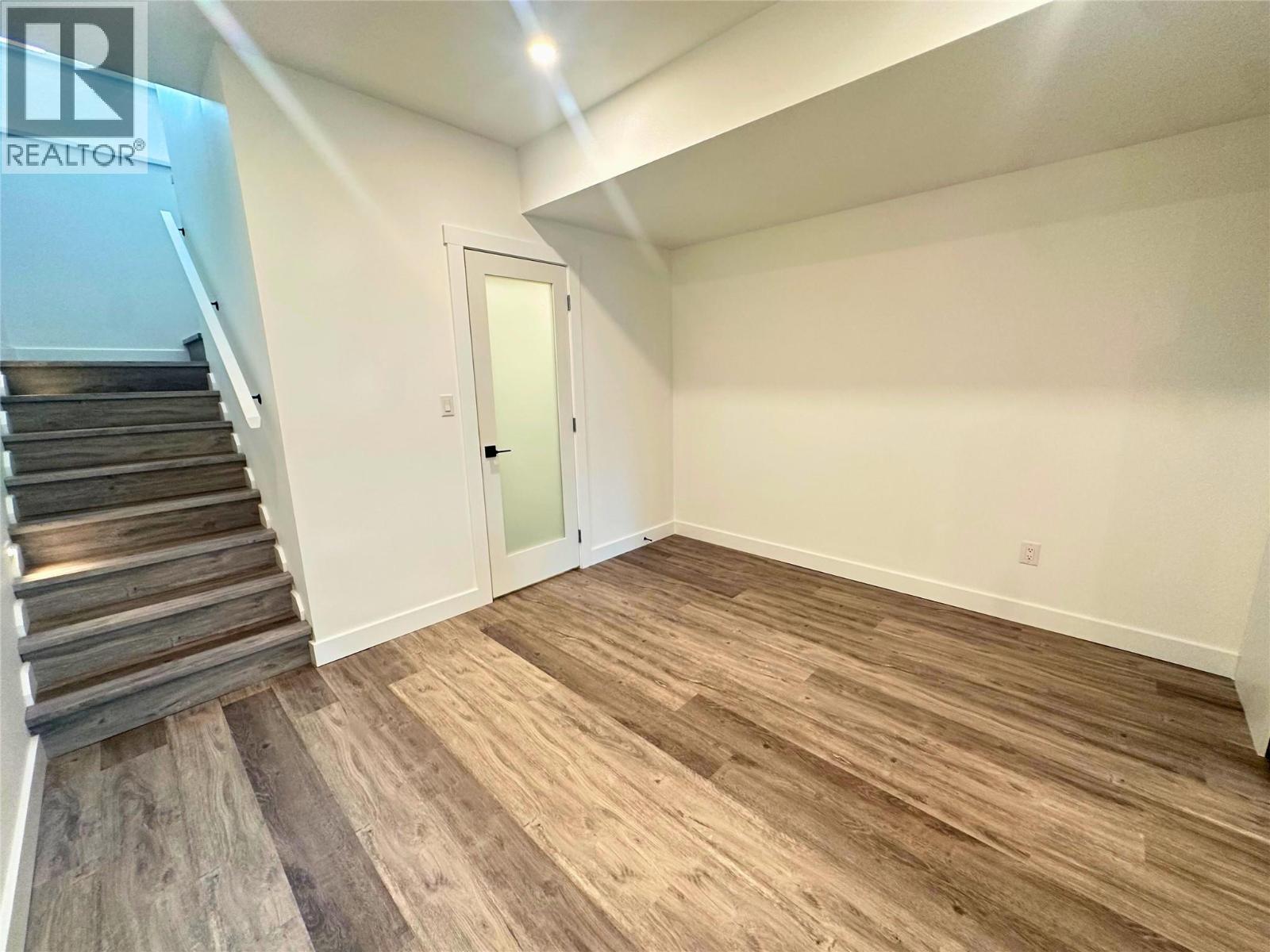 1257 Copper Road, Oliver