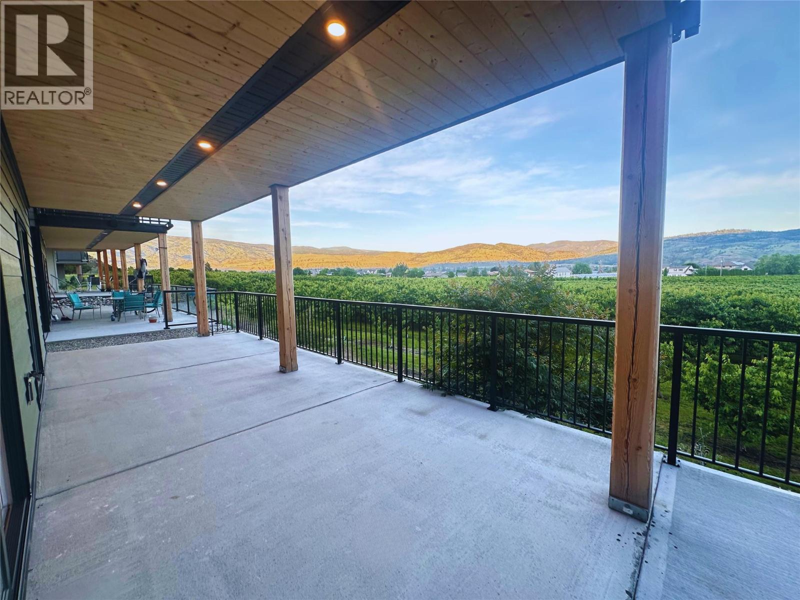 1257 Copper Road, Oliver