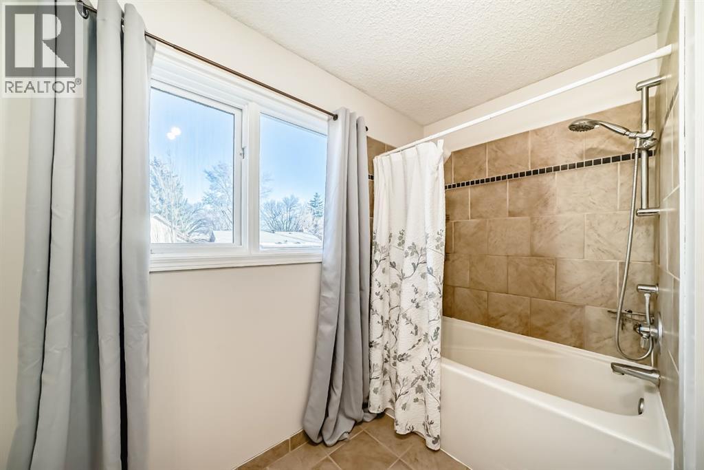 Single Family House for Sale in  Whitewood Place NE Whitehorn Calgary 