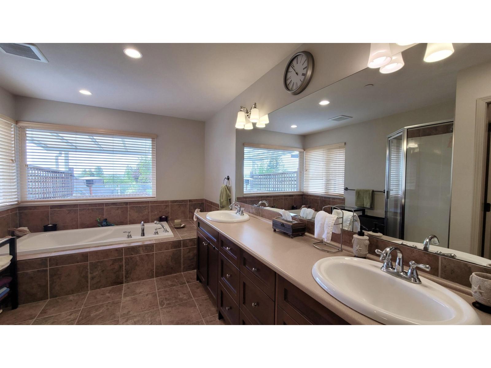 15974 BUENA VISTA AVENUE, White Rock