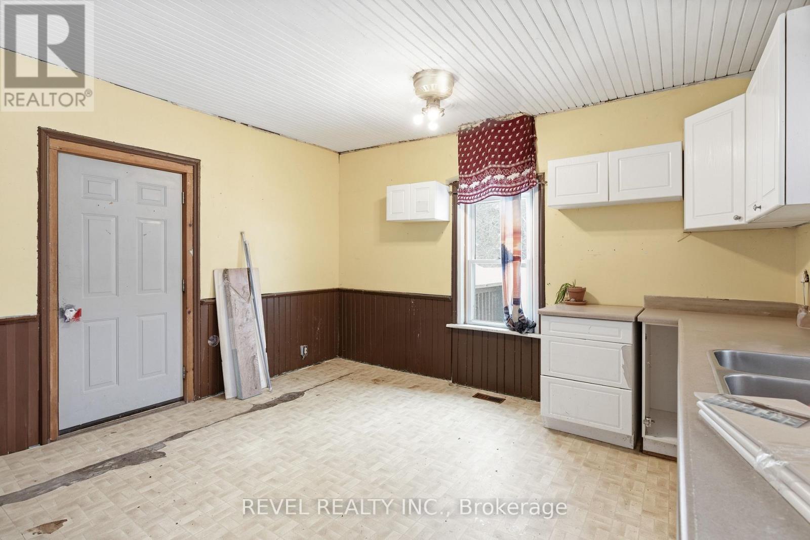 439 METCALF STREET - 11