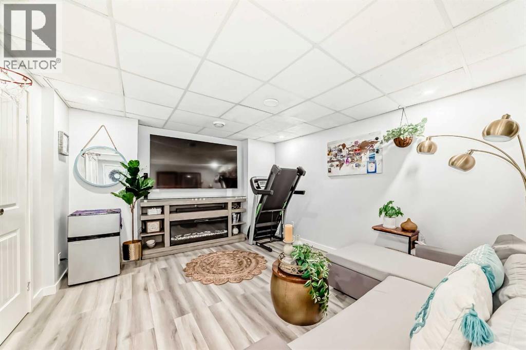 Single Family House for Sale in  Nolanlake Cove NW Nolan Hill Calgary 