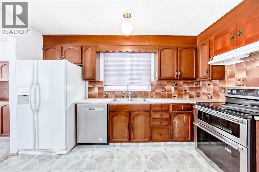 Single Family House 4 Level for Sale in  Falwood Place NE Falconridge Calgary 