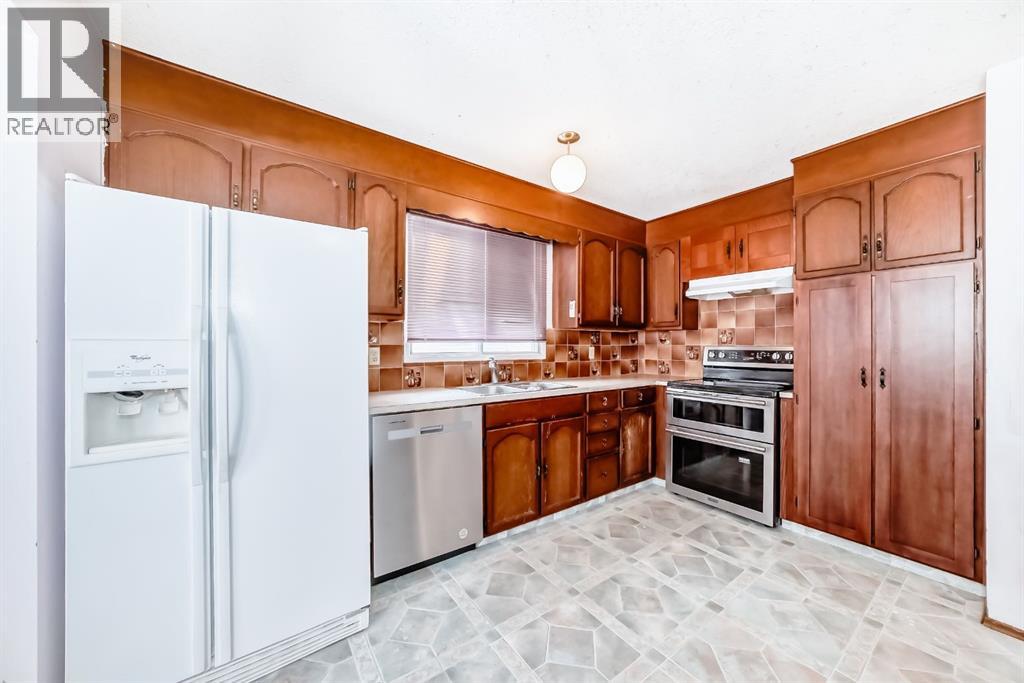 Single Family House 4 Level for Sale in  Falwood Place NE Falconridge Calgary 