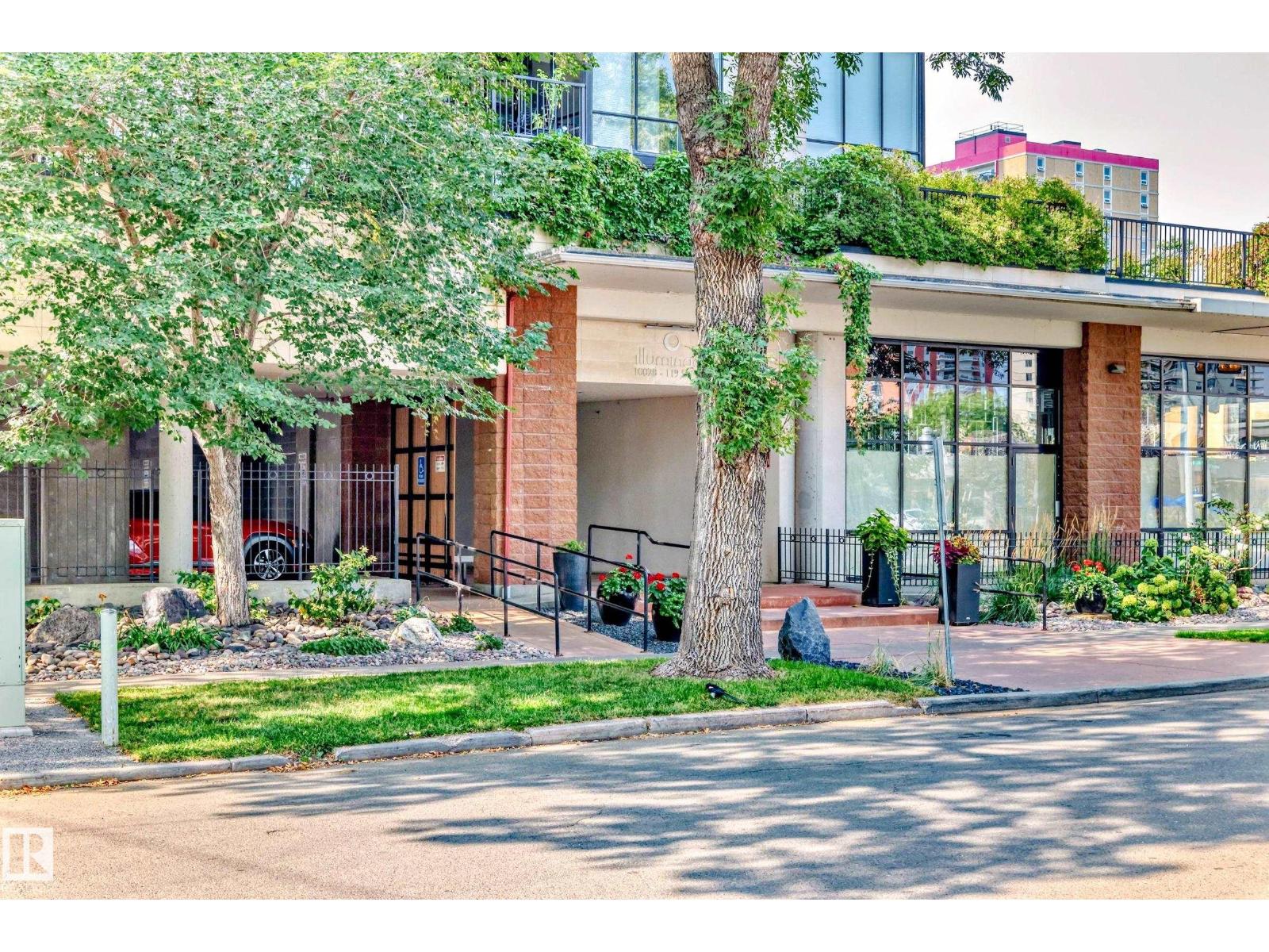 #404 10028 119 ST NW, Edmonton