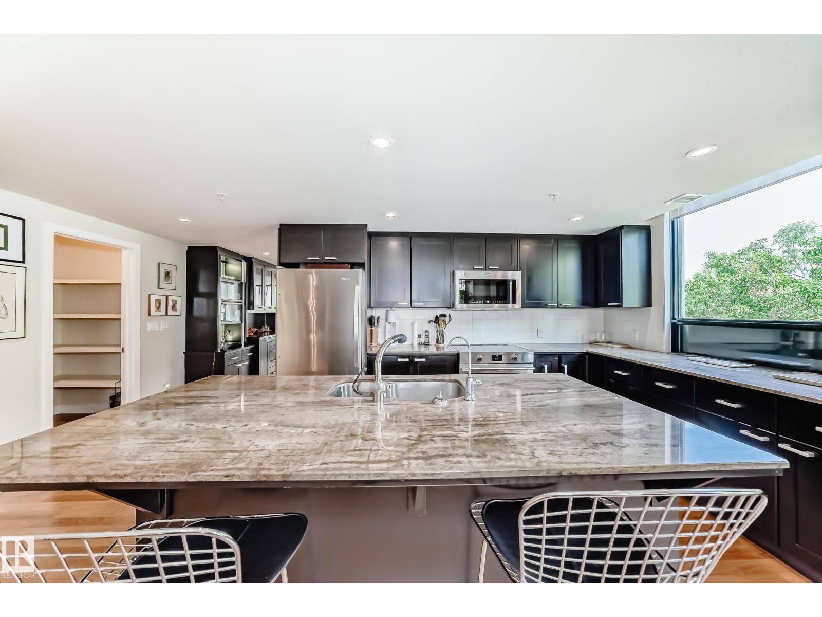 #404 10028 119 ST NW, Edmonton