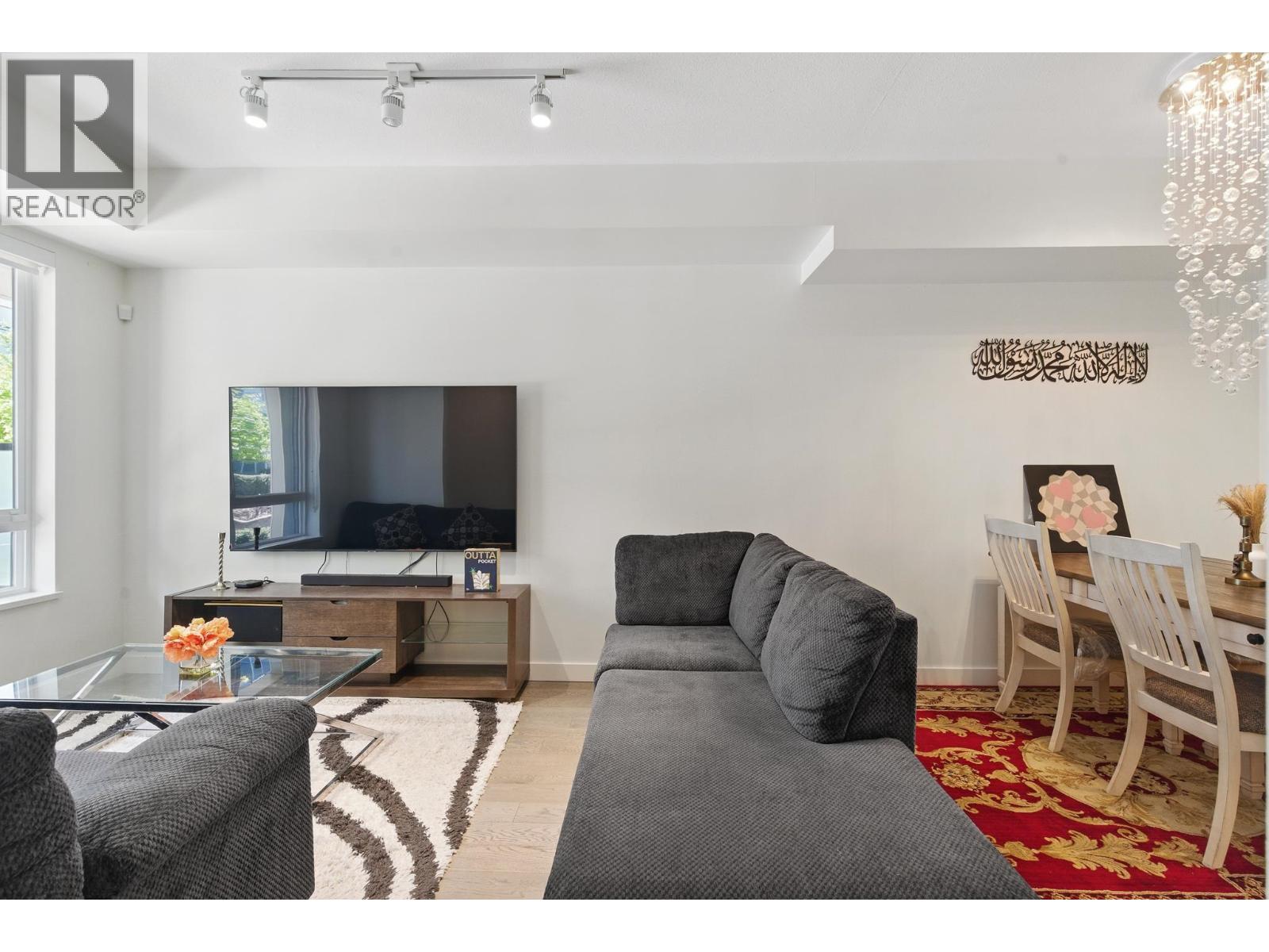 #76-10199 RIVER Drive, Richmond