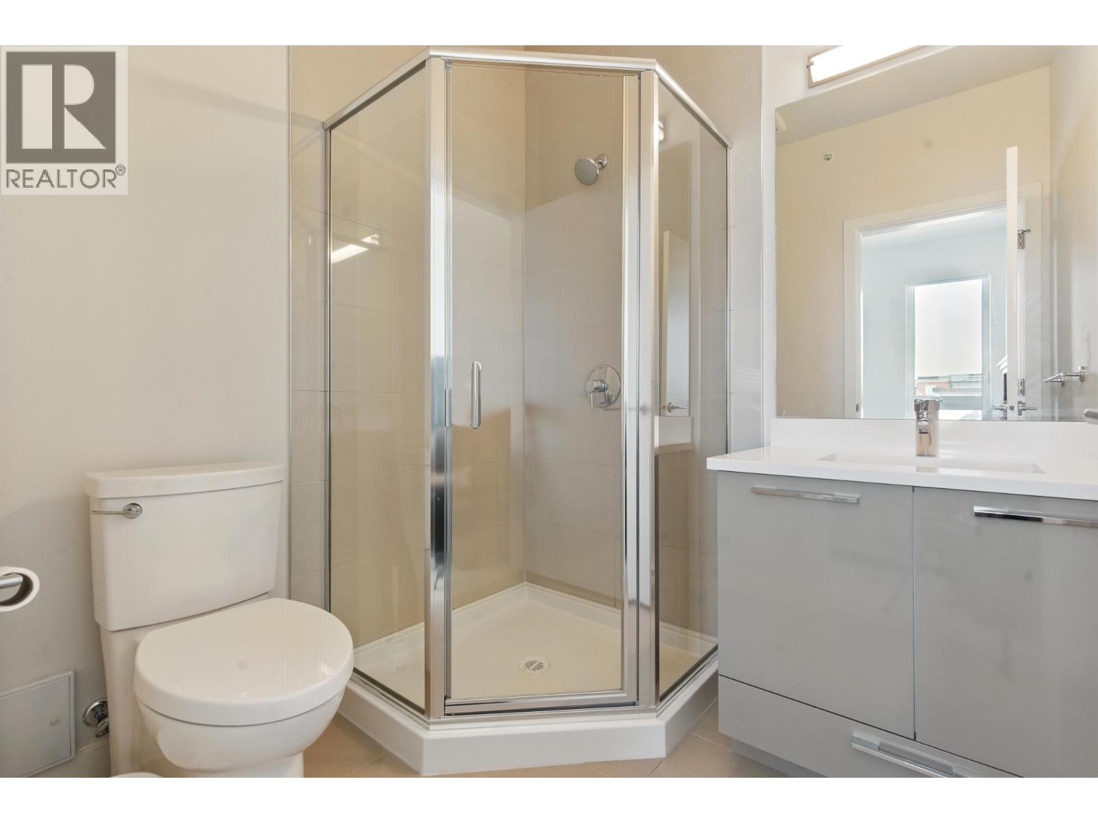 #76-10199 RIVER Drive, Richmond