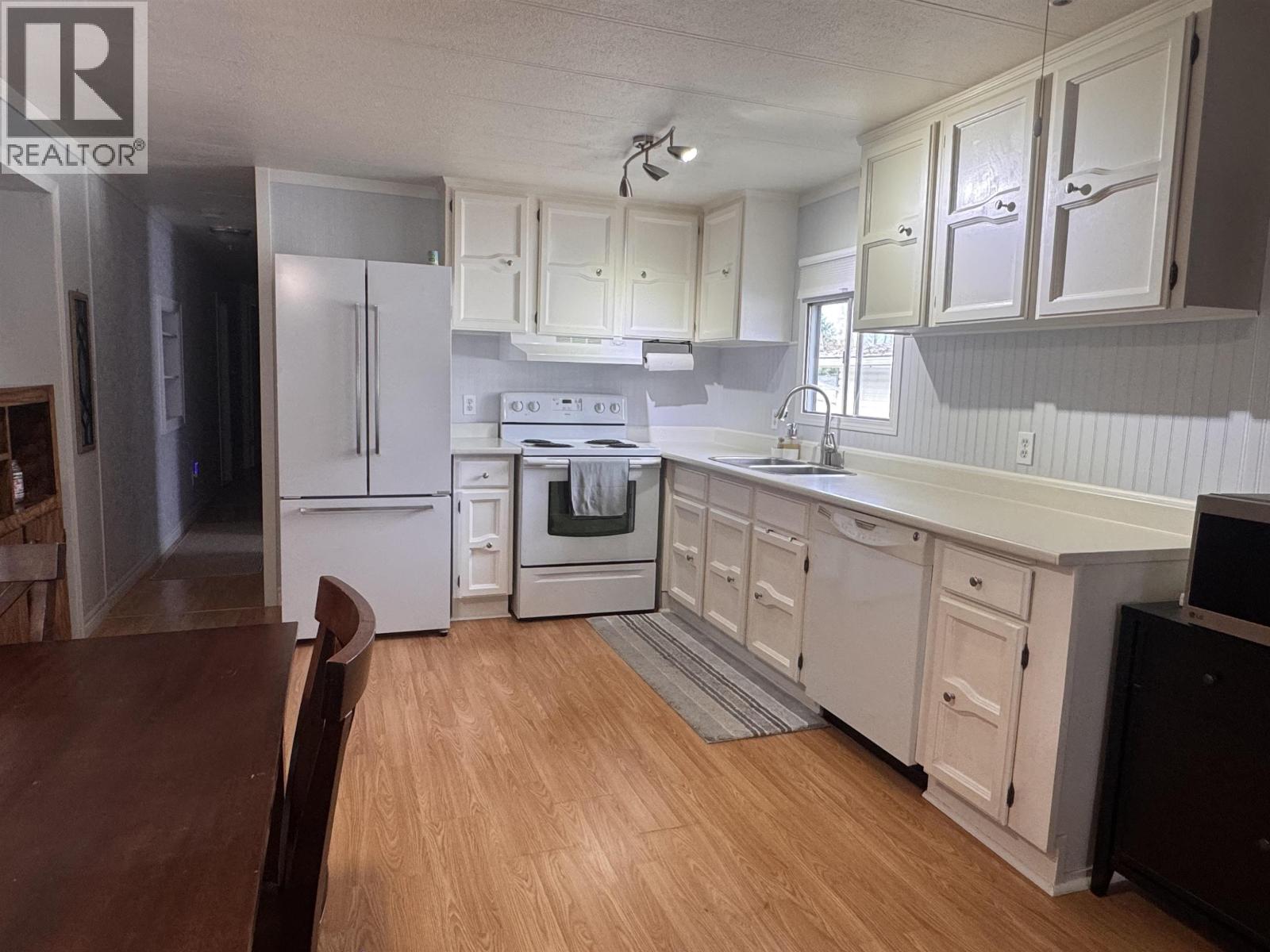 #1-3889 MULLER Avenue, Terrace