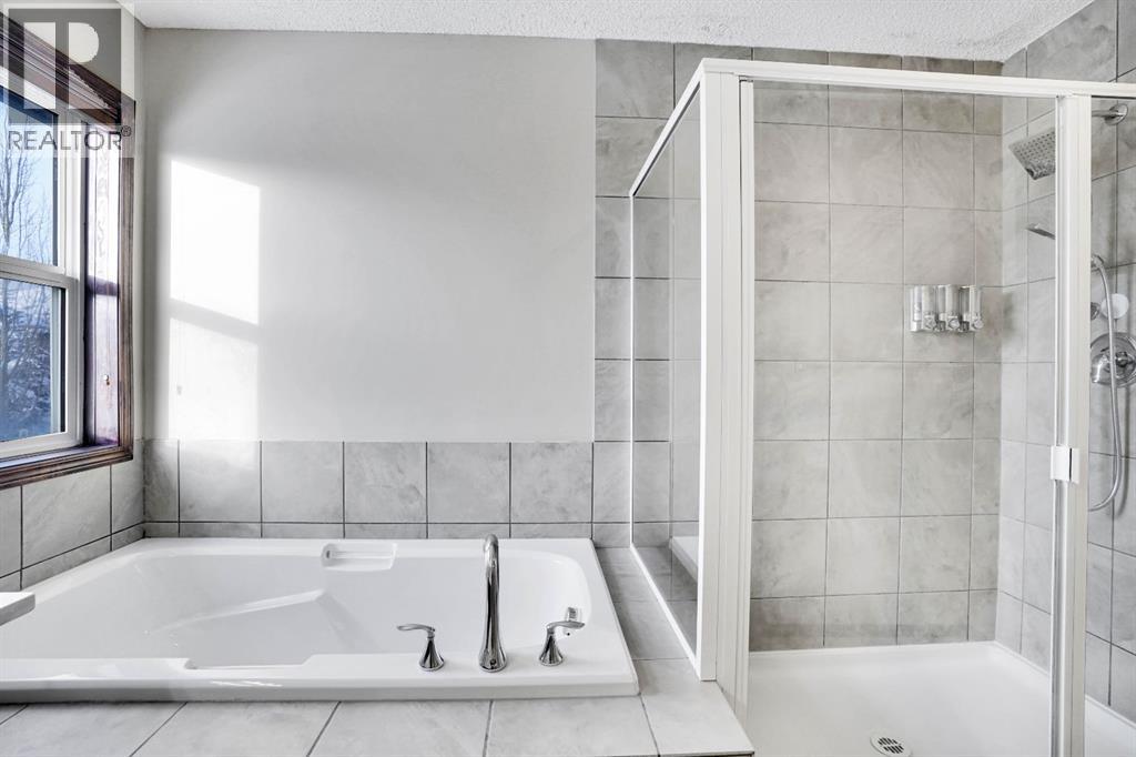 Single Family House for Sale in  Everoak Green SW Evergreen Calgary 