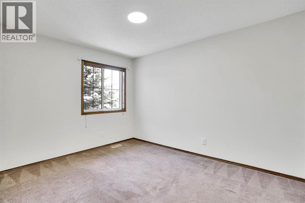 Single Family House for Sale in  Everoak Green SW Evergreen Calgary 