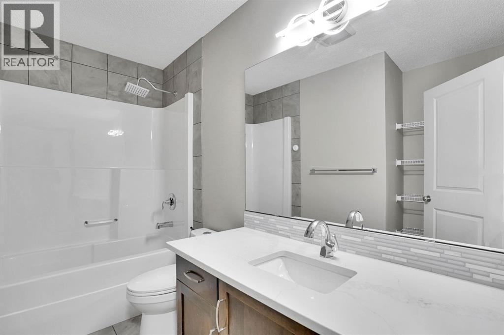 Single Family House for Sale in  Everoak Green SW Evergreen Calgary 