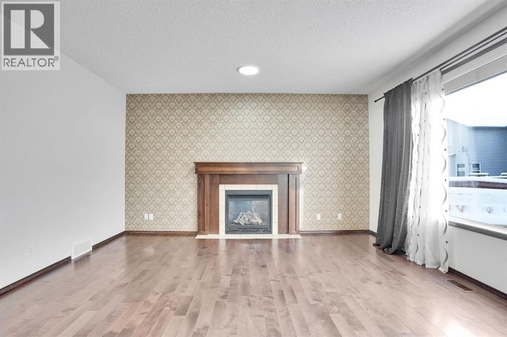 Single Family House for Sale in  Everoak Green SW Evergreen Calgary 