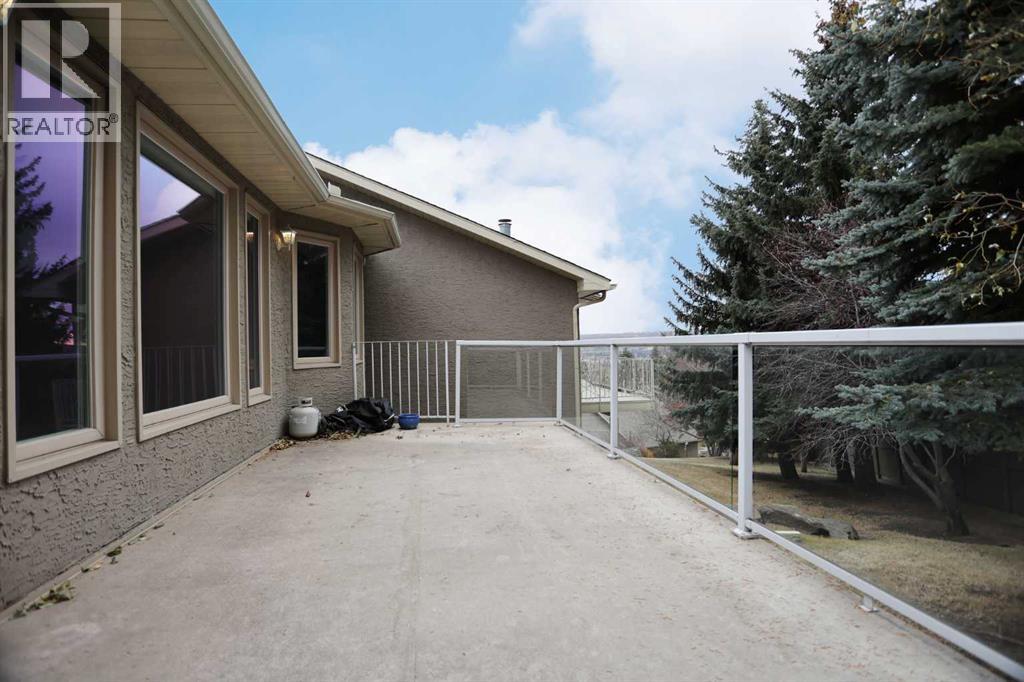 Single Family House for Sale in  Silver Creek Mews NW Silver Springs Calgary 