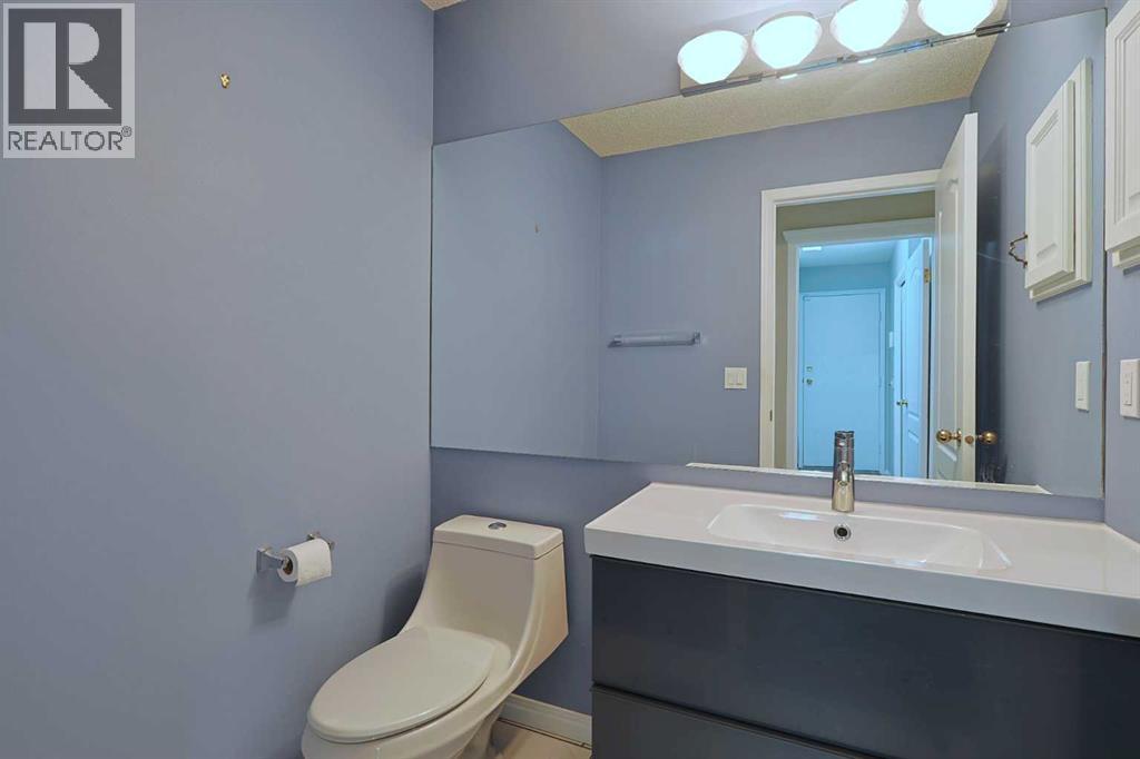 Single Family House for Sale in  Silver Creek Mews NW Silver Springs Calgary 