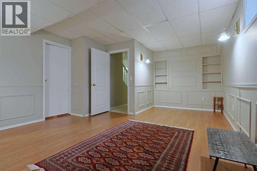 Single Family House for Sale in  Silver Creek Mews NW Silver Springs Calgary 