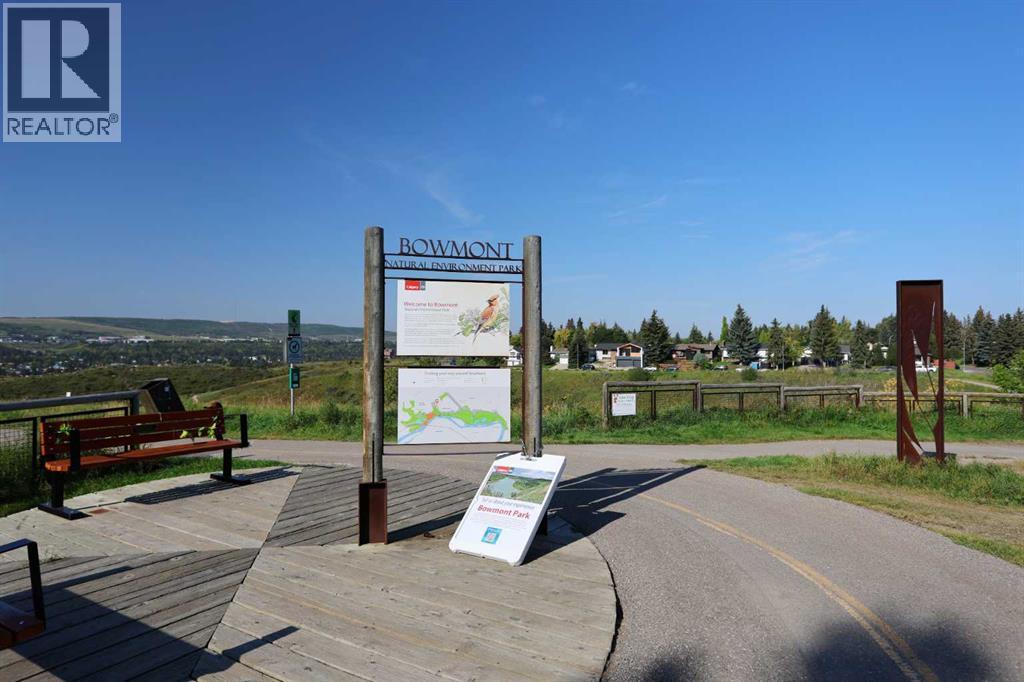 Single Family House for Sale in  Silver Creek Mews NW Silver Springs Calgary 