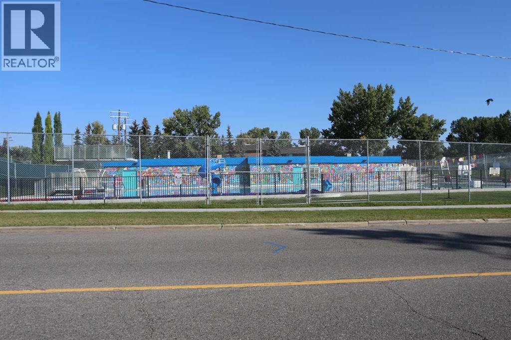 Single Family House for Sale in  Silver Creek Mews NW Silver Springs Calgary 