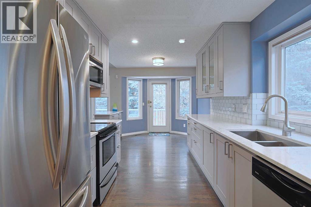 Single Family House for Sale in  Silver Creek Mews NW Silver Springs Calgary 