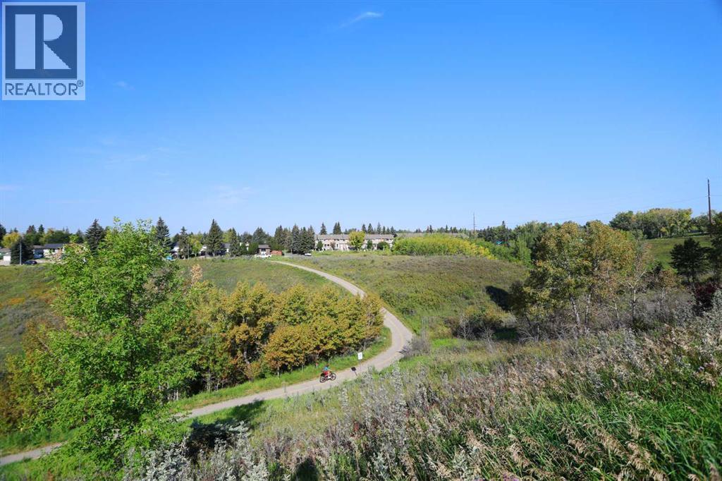 Single Family House for Sale in  Silver Creek Mews NW Silver Springs Calgary 