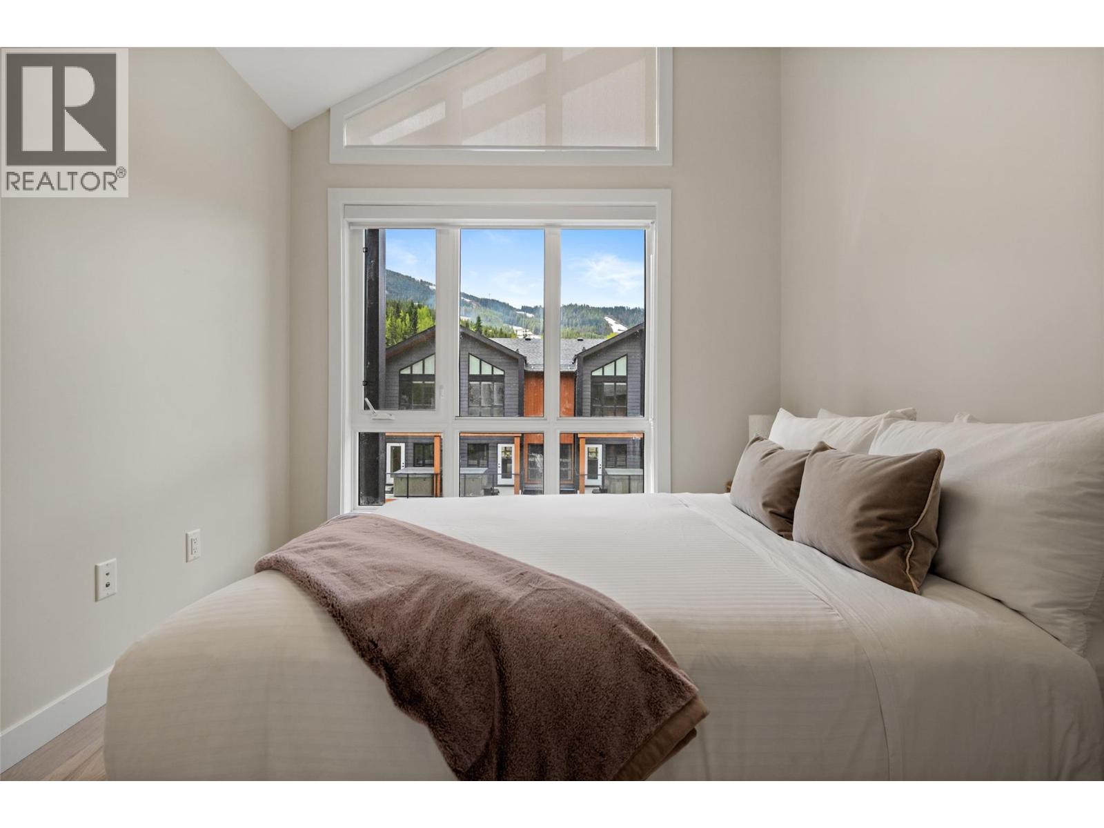 2116 Panorama Drive Unit# 206, Panorama