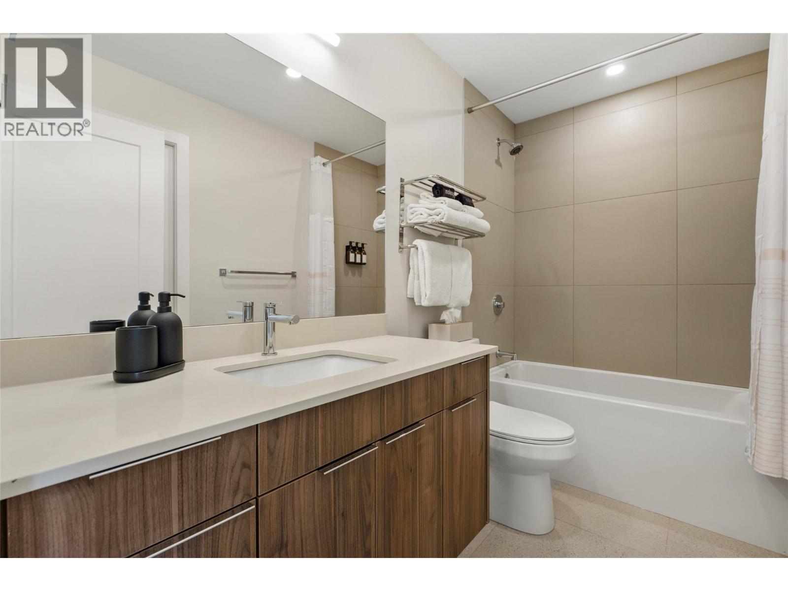 2116 Panorama Drive Unit# 206, Panorama