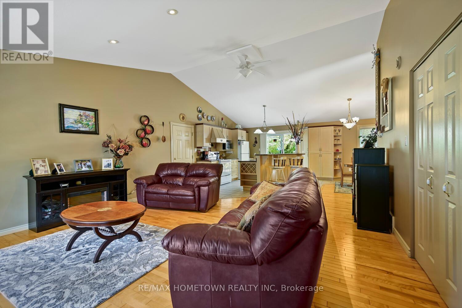 8121 MAIN STREET - 10