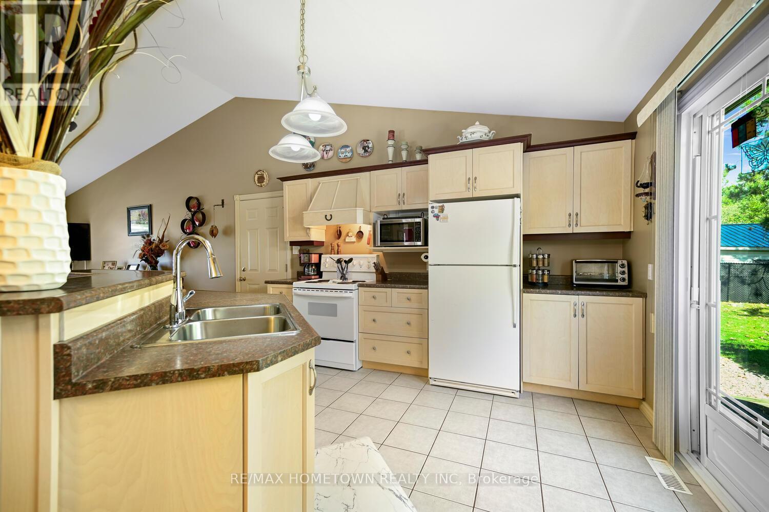 8121 MAIN STREET - 12