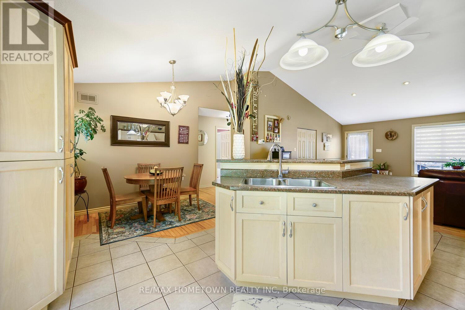 8121 MAIN STREET - 14