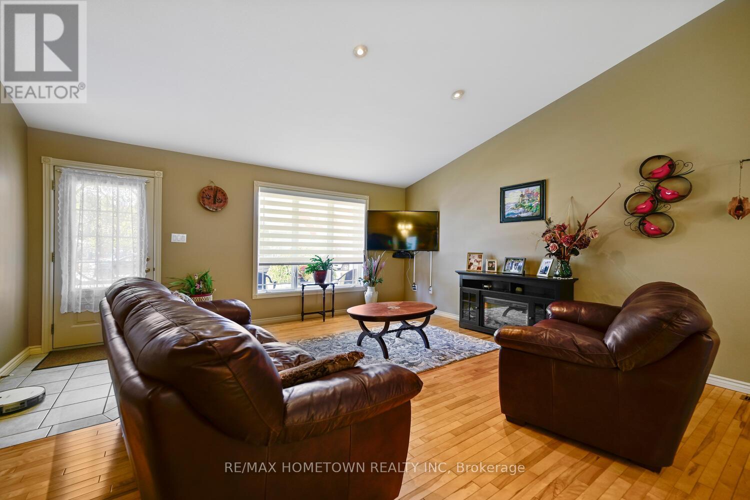 8121 MAIN STREET - 9