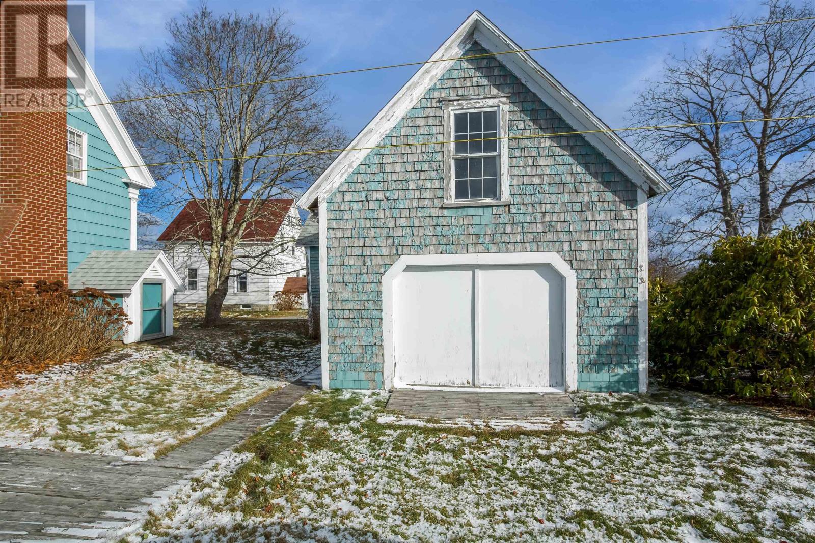 Property 10 of 43 of 3152 Highway 1