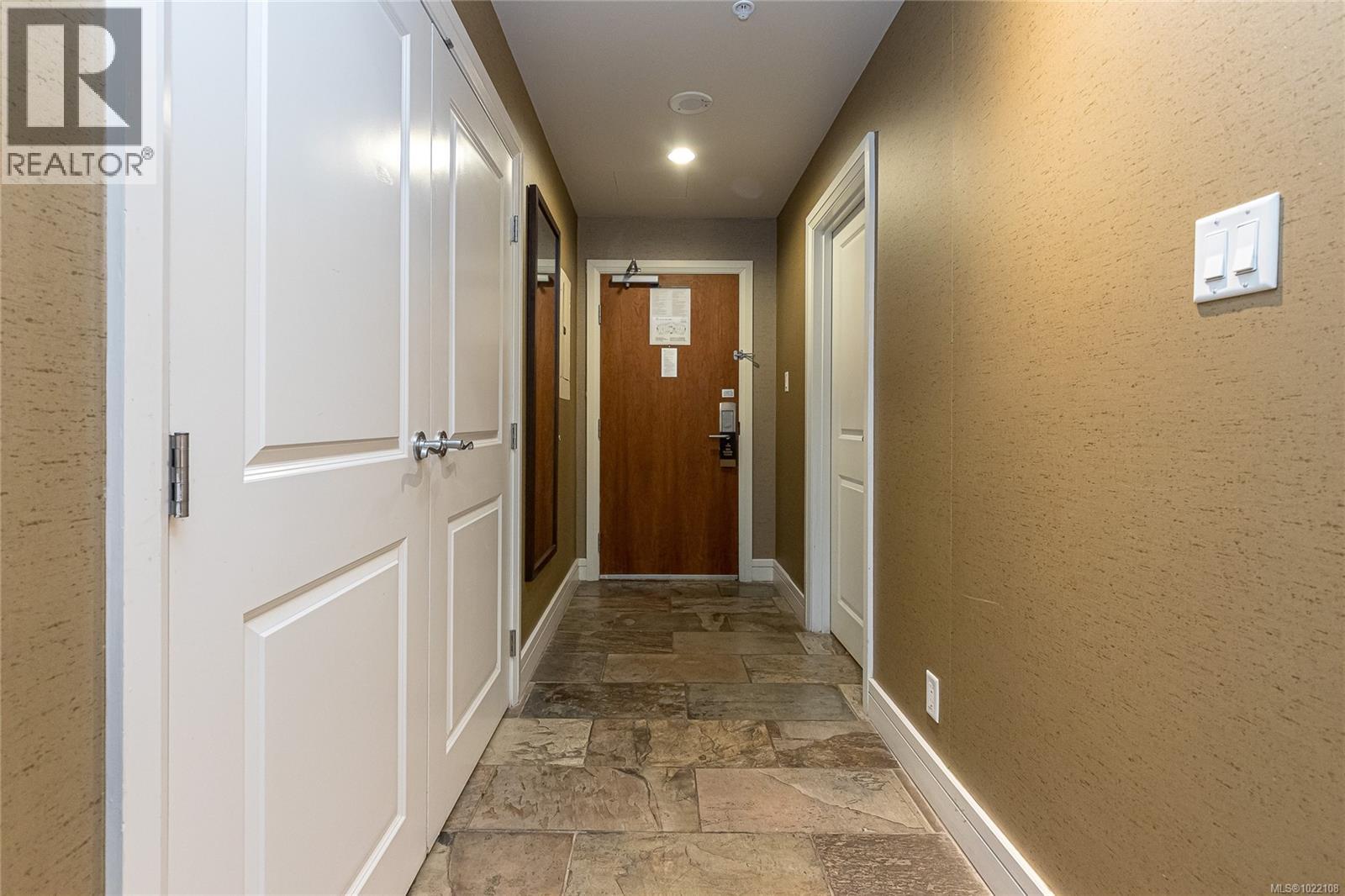 #113/115A 1376 LYNBURNE PL - 14