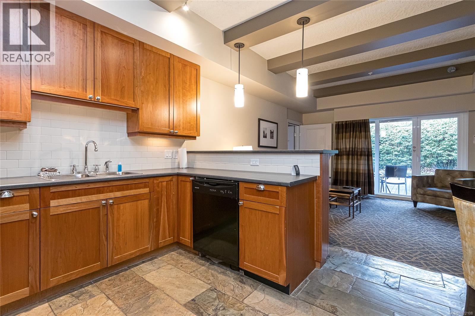 #113/115A 1376 LYNBURNE PL - 22