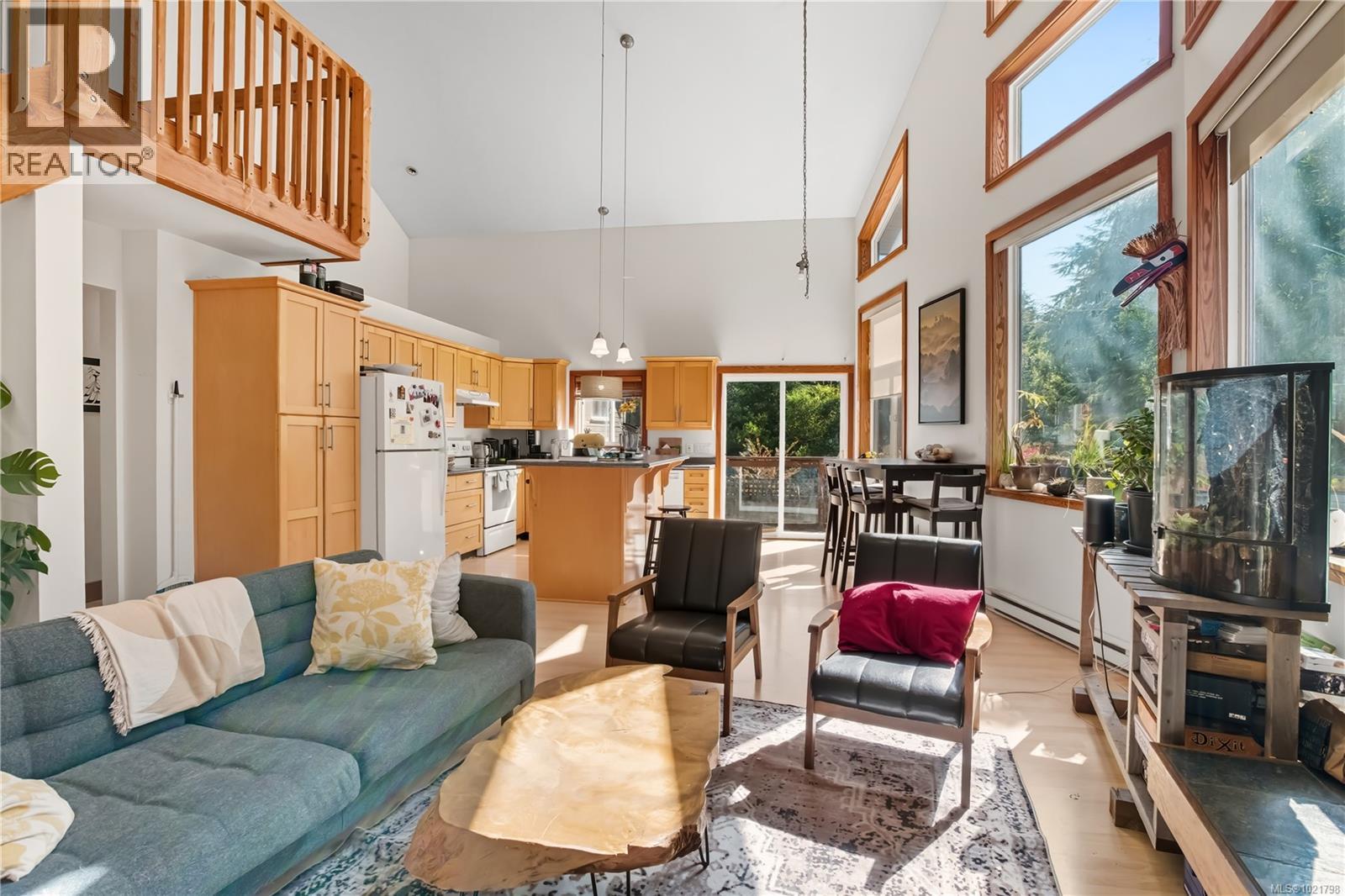 978 Peninsula Rd, Ucluelet