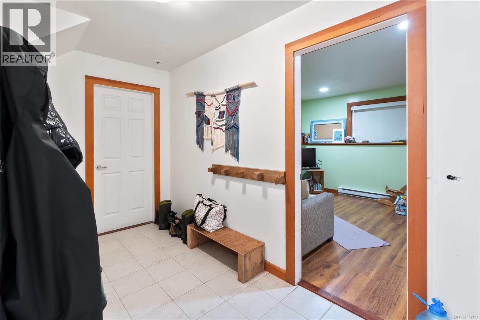 978 Peninsula Rd, Ucluelet