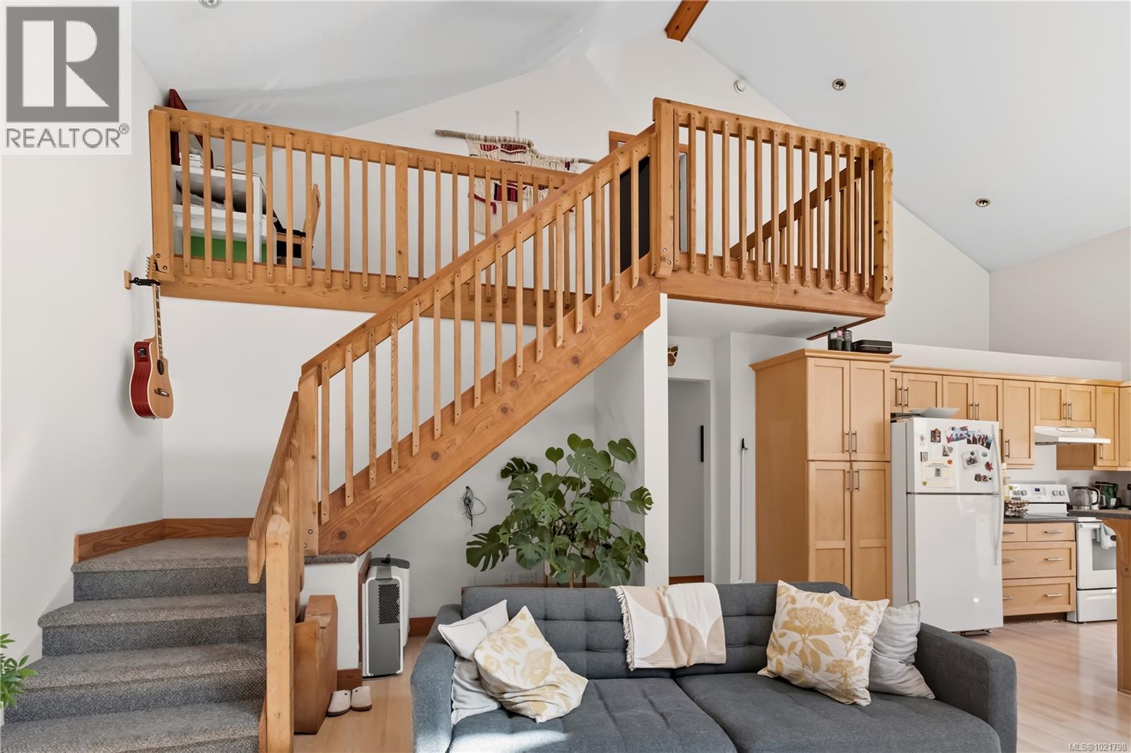 978 Peninsula Rd, Ucluelet