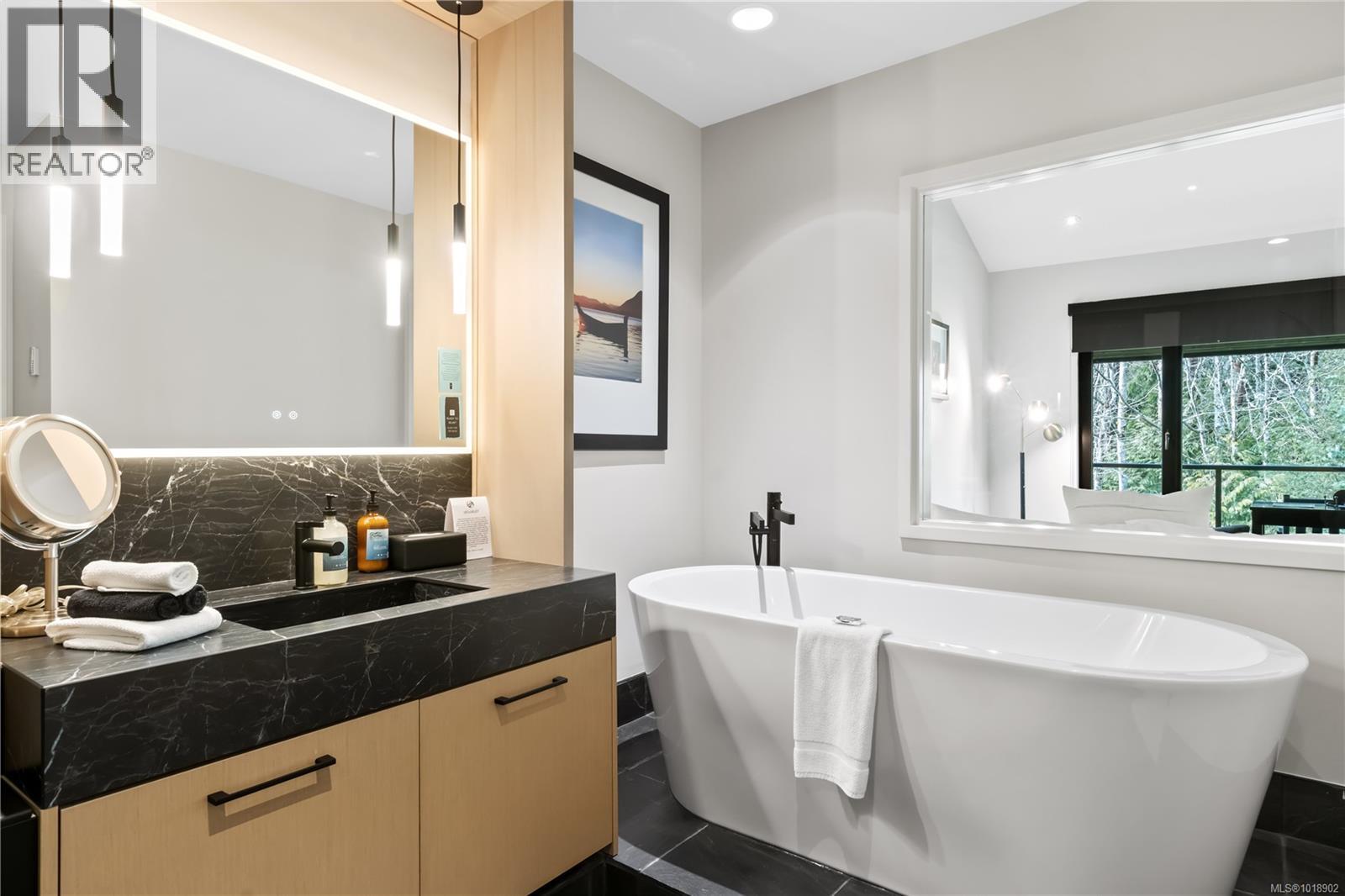 424 596 Marine Dr, Ucluelet