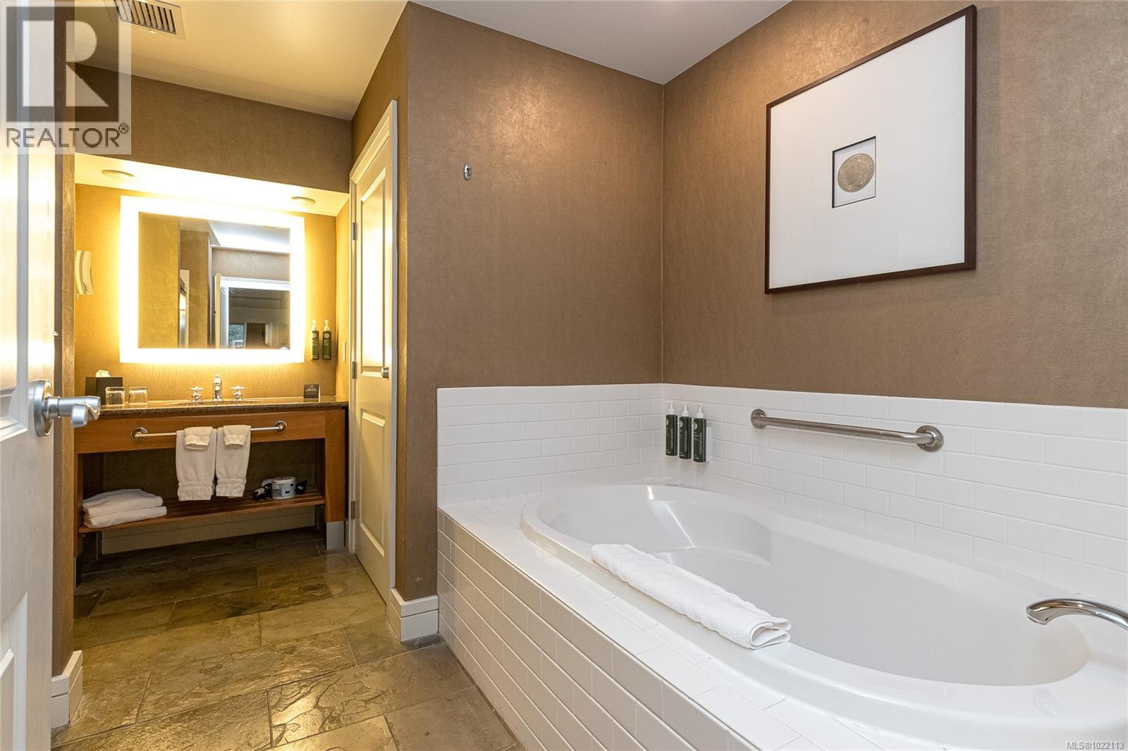 #113/115B 1376 Lynburne Pl - 27