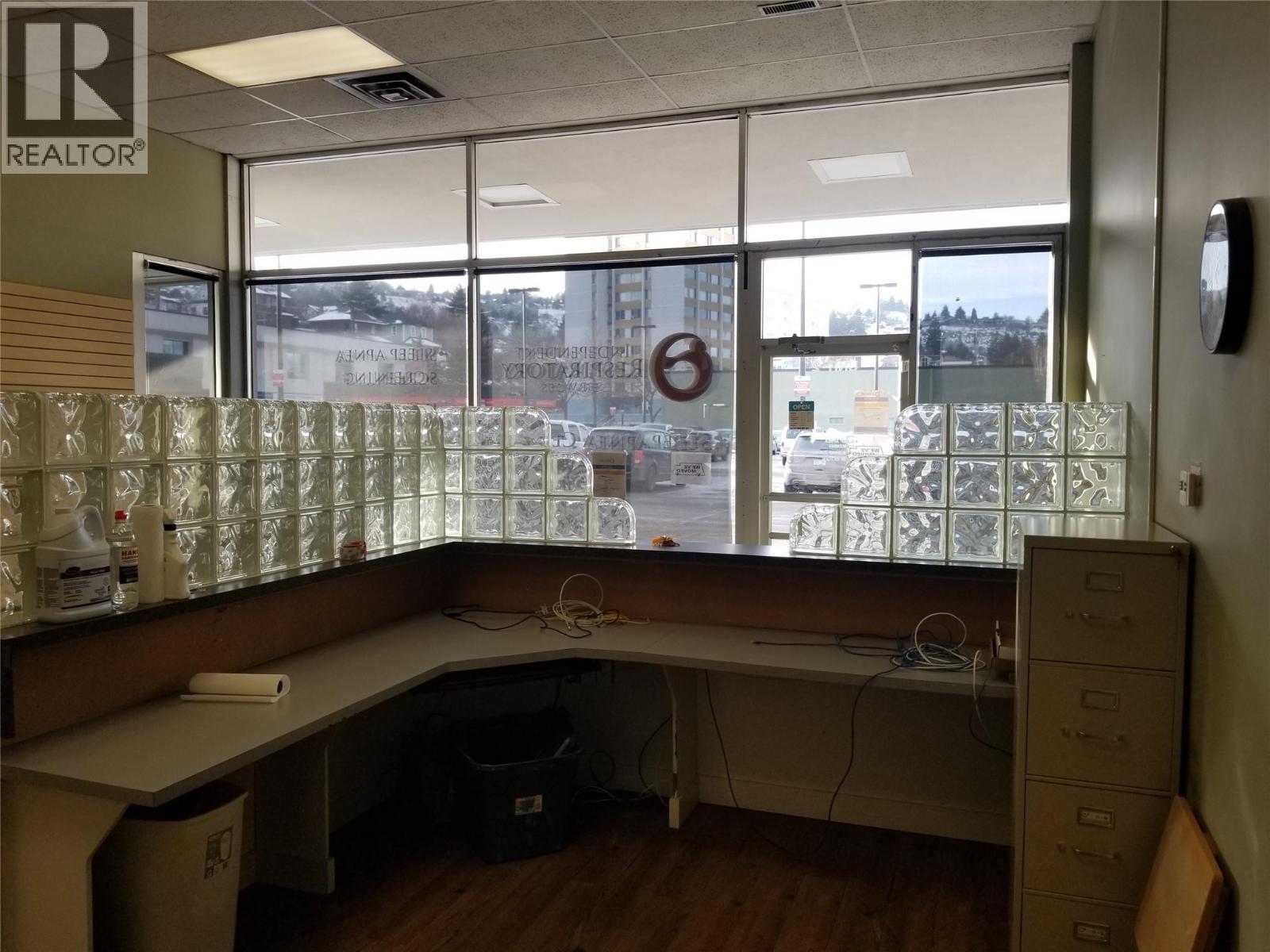 2 275 Seymour Street - photo 2