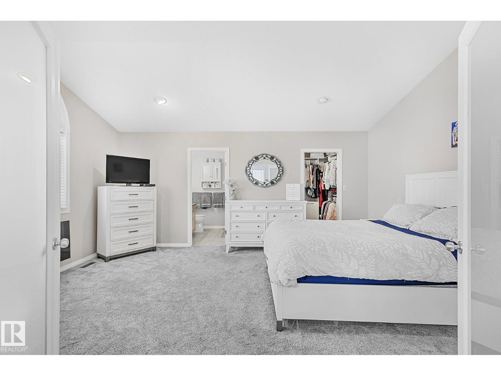 1035 MACEWAN CL SW, Edmonton