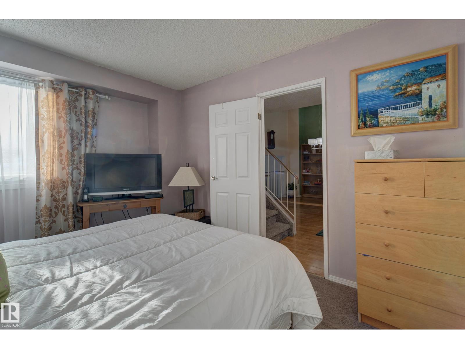 5626 19A AV NW, Edmonton