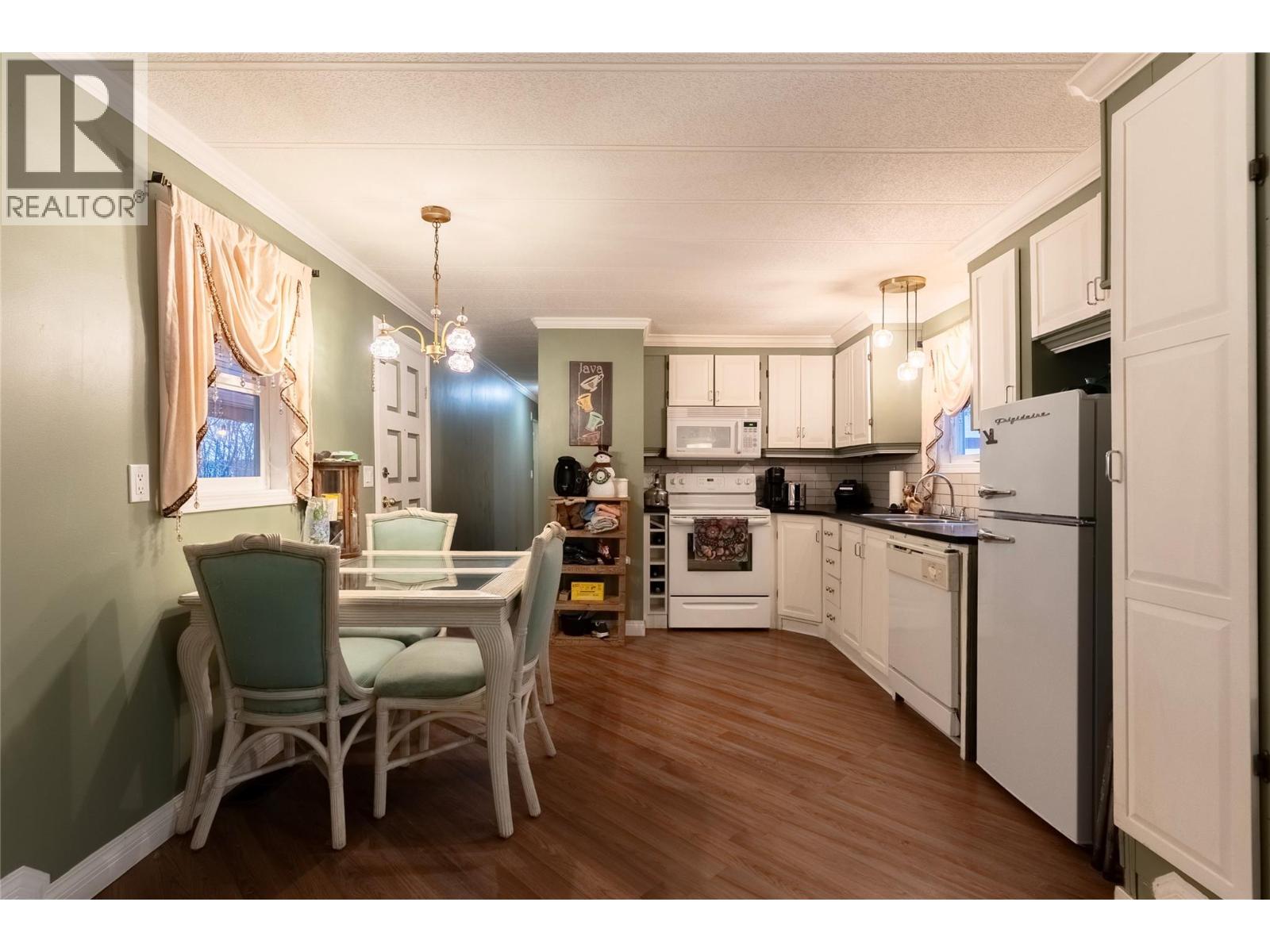 2 TOPAZ Crescent - Photo 4 of 24, Logan Lake, British Columbia