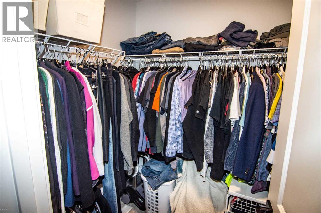 Single Family House for Sale in  Wolf Creek Way SE Wolf Willow Calgary 