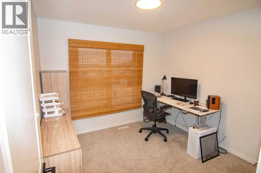 Single Family House for Sale in  Wolf Creek Way SE Wolf Willow Calgary 