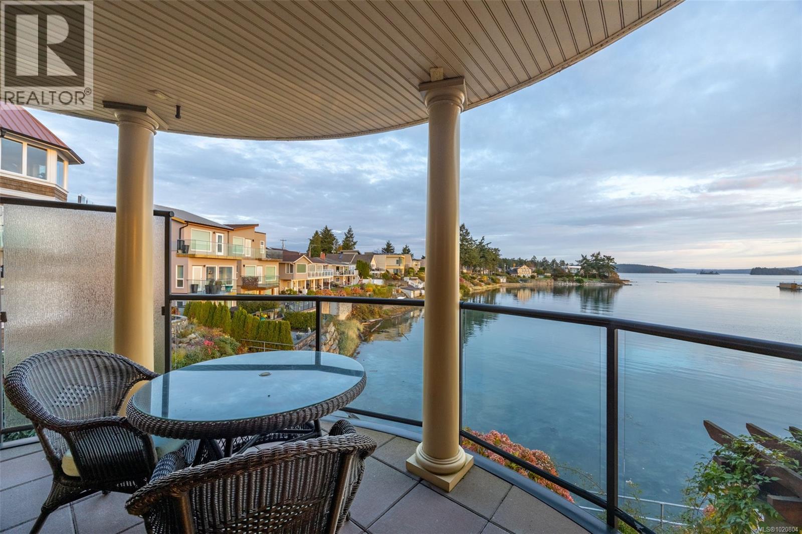 101 9949 Third St, Sidney