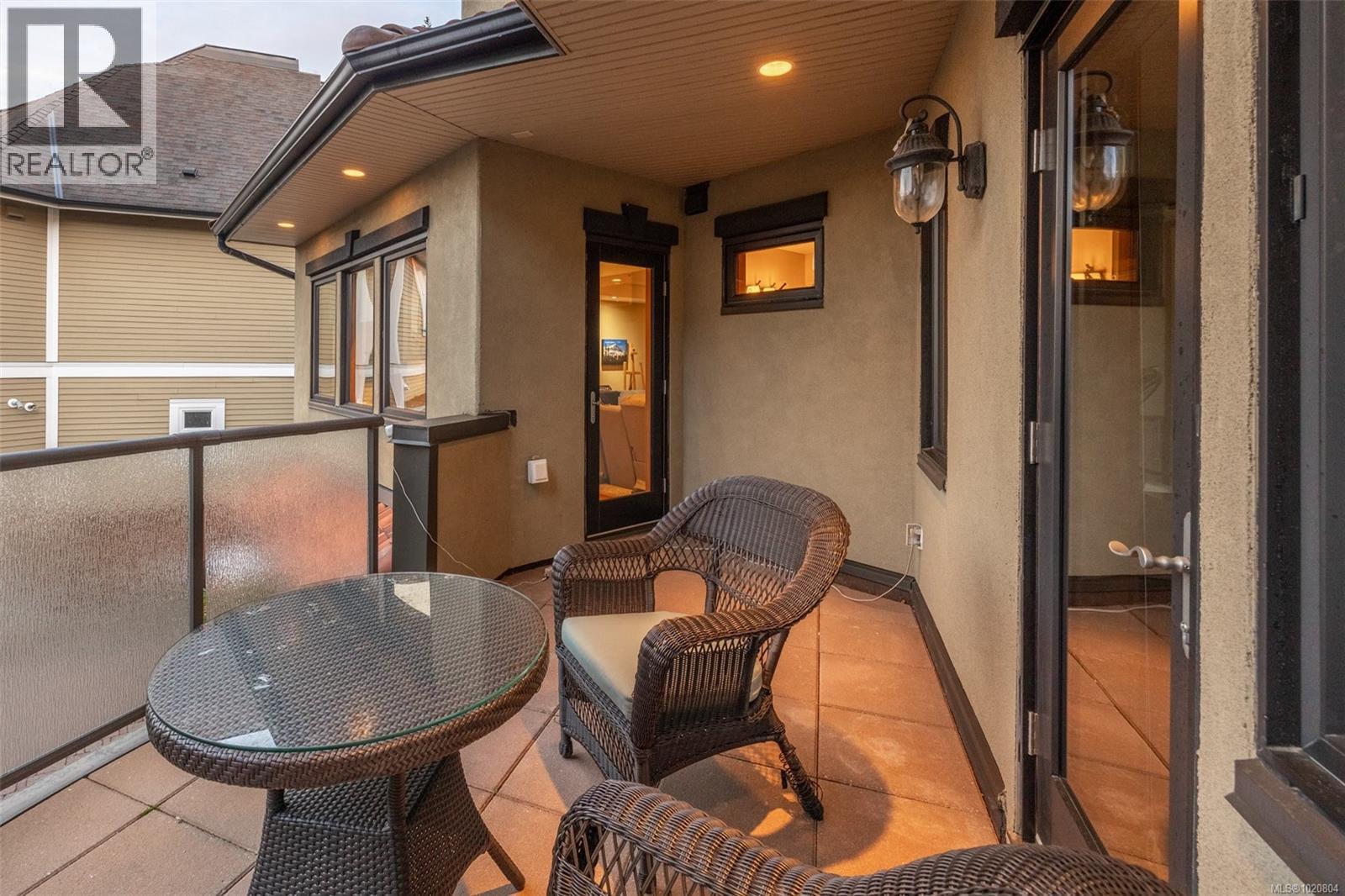 101 9949 Third St, Sidney