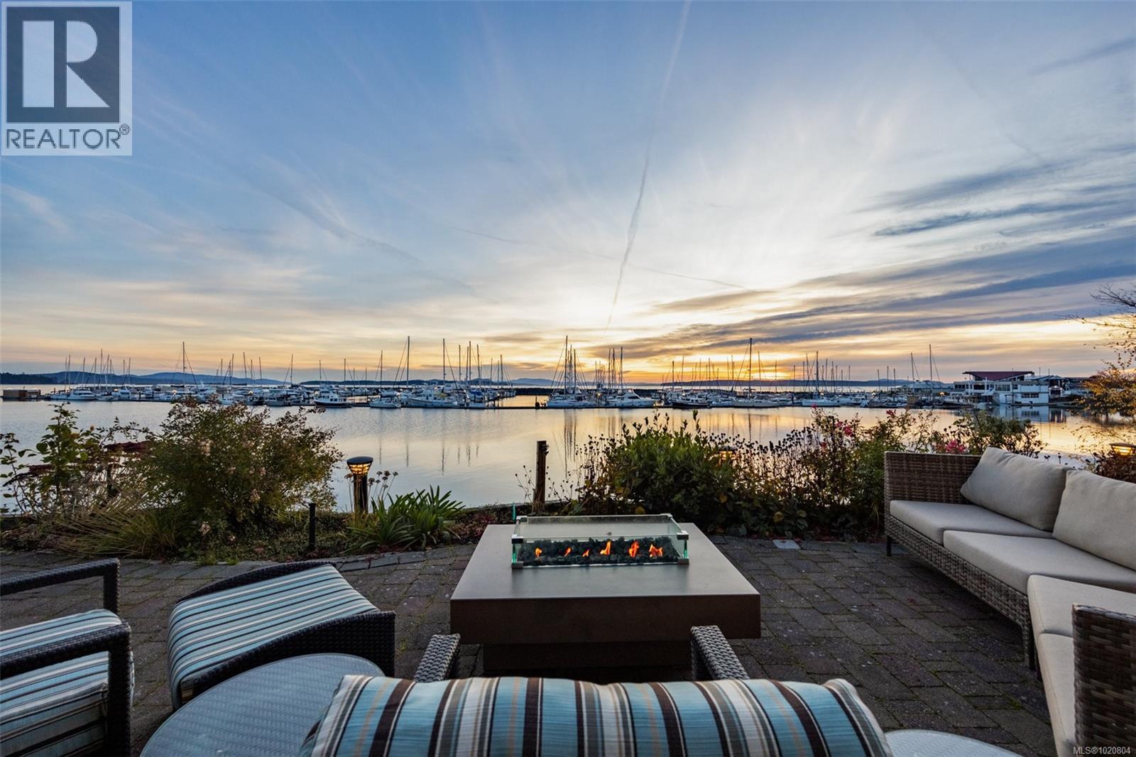 101 9949 Third St, Sidney