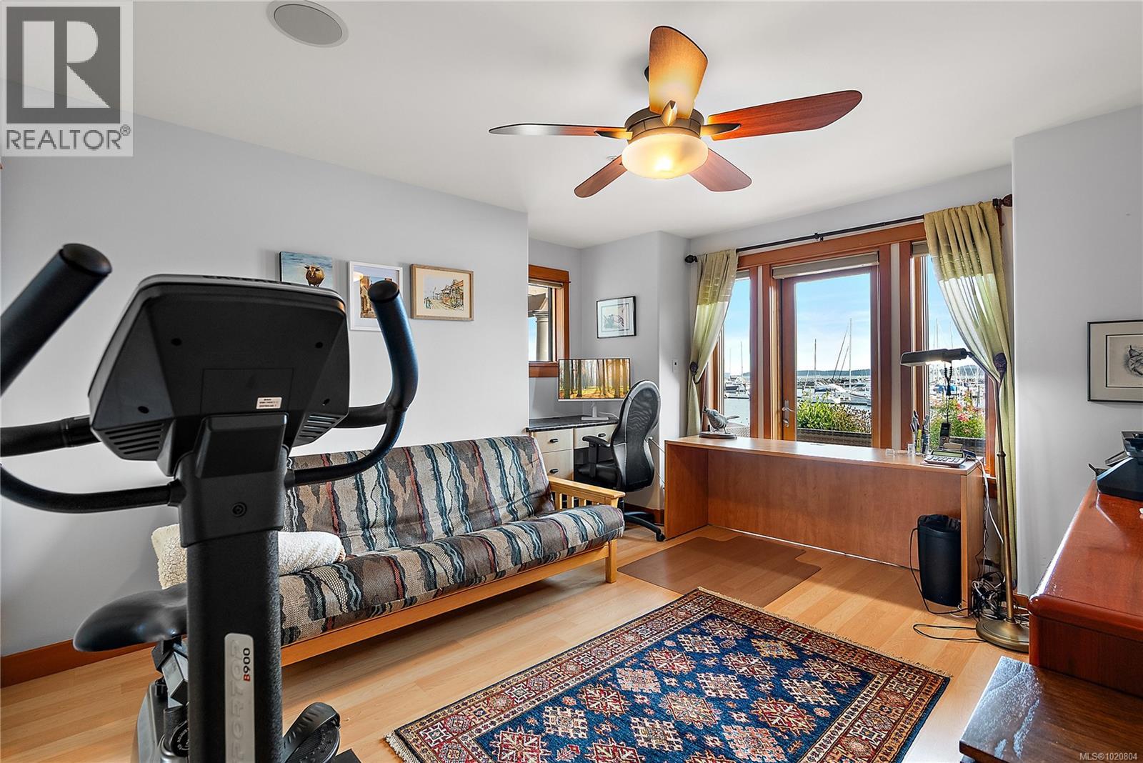 101 9949 Third St, Sidney