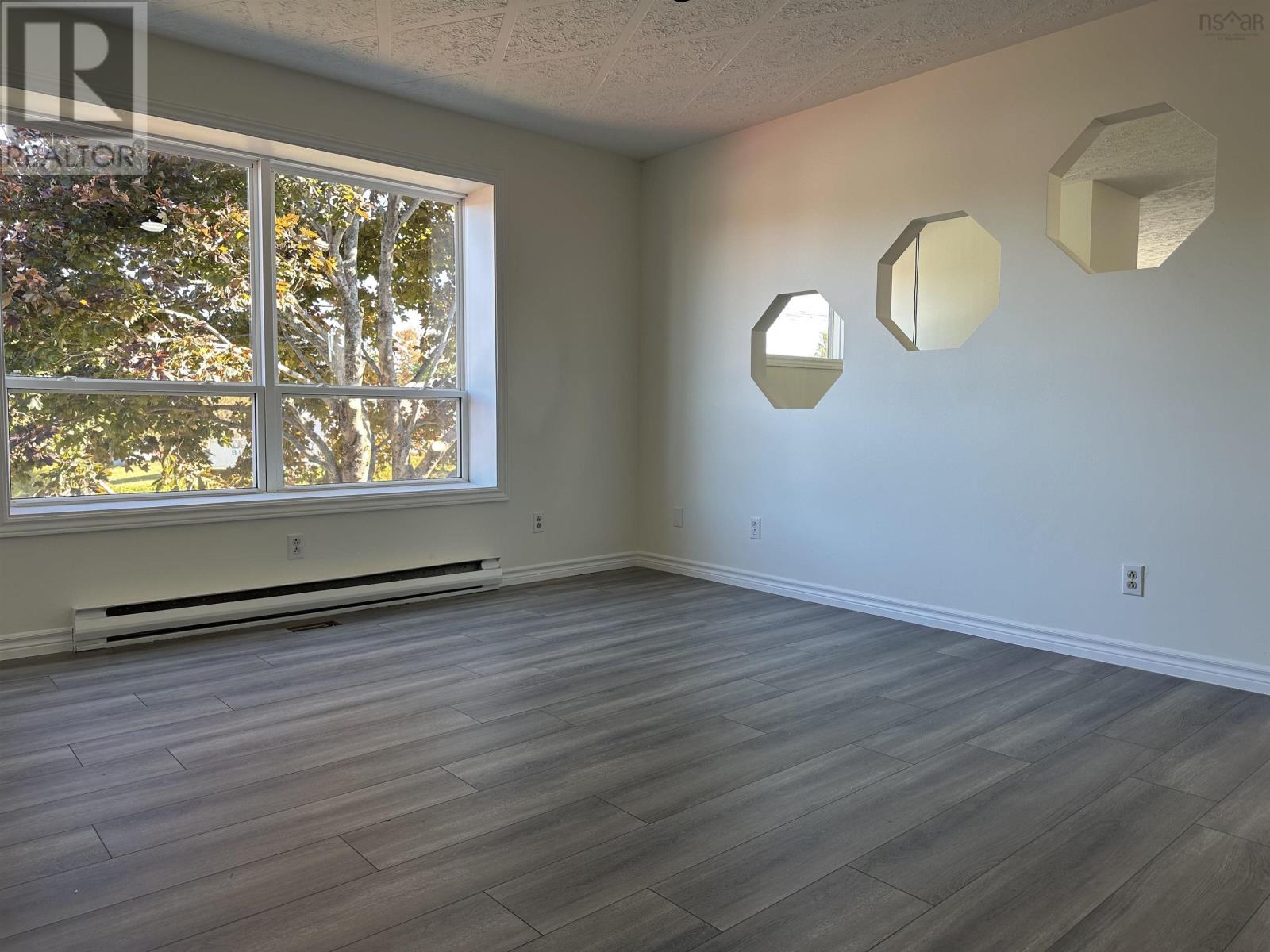 Property 1 of 46 of 14 Crescent Drive