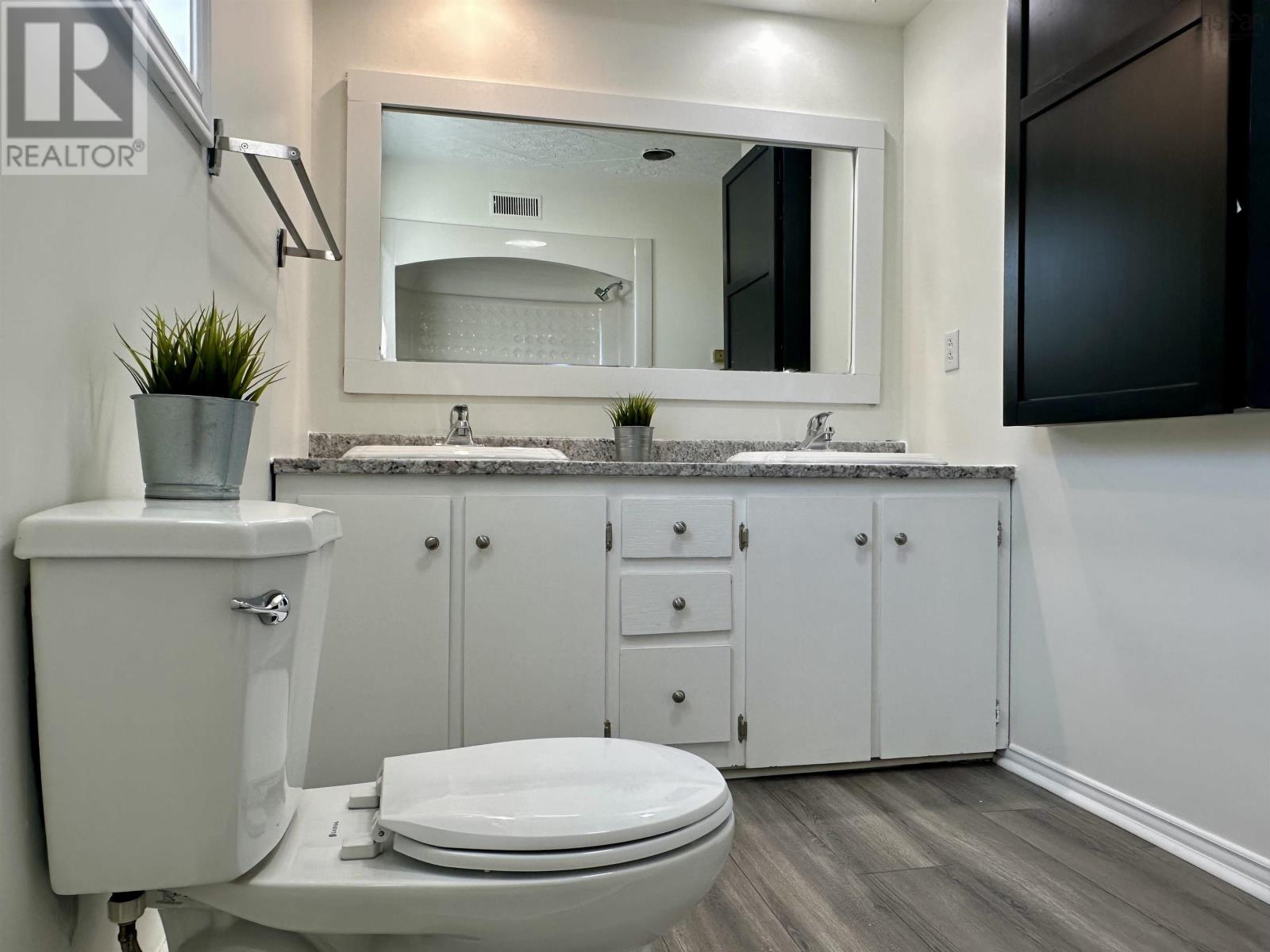 Property 17 of 46 of 14 Crescent Drive